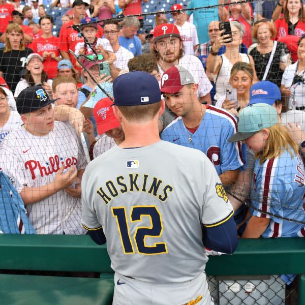 Hoskins homers in an ‘awesome’ return to Philly