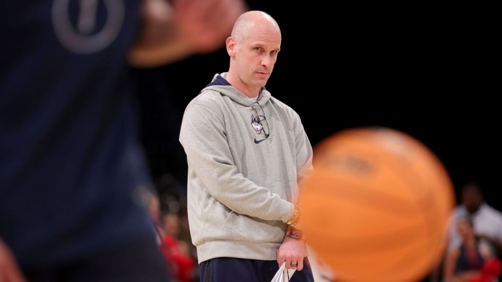 Dan Hurley turned down the Lakers to stay at UConn? Surprising, maybe, but it makes sense