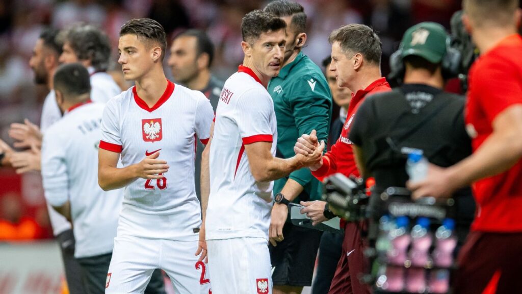 Lewandowski out of Poland opener, TBD for Euros