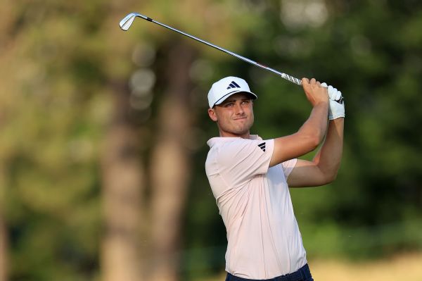 ‘Machine’-like Aberg seizes lead in 1st U.S. Open