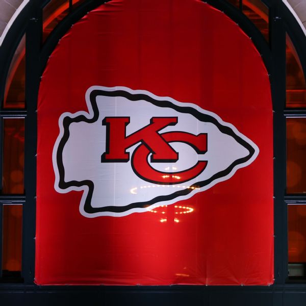 Bill approved to lure Chiefs, Royals to Kansas