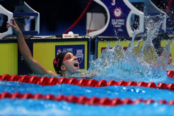 U.S.’ Smith sets world record in 100m backstroke