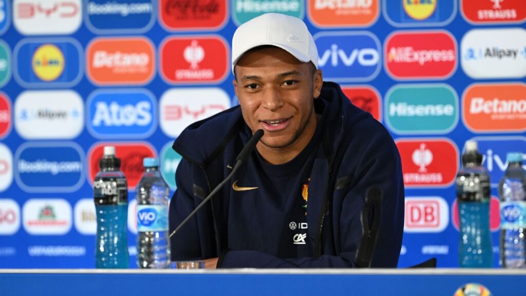 Mbappé lauds ‘unique’ Ronaldo ahead of QF clash